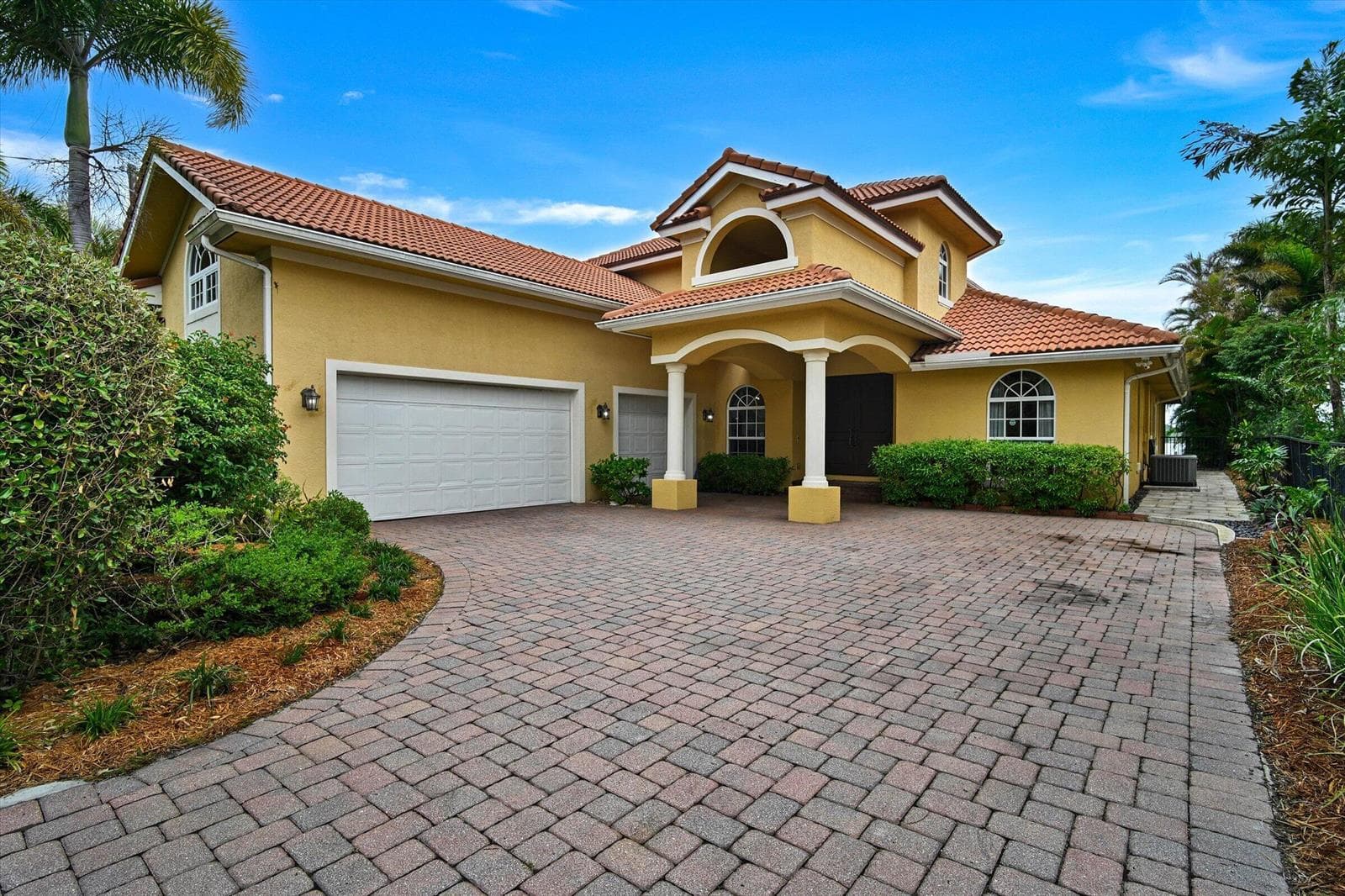 881 SE Saint Lucie Boulevard photo 3