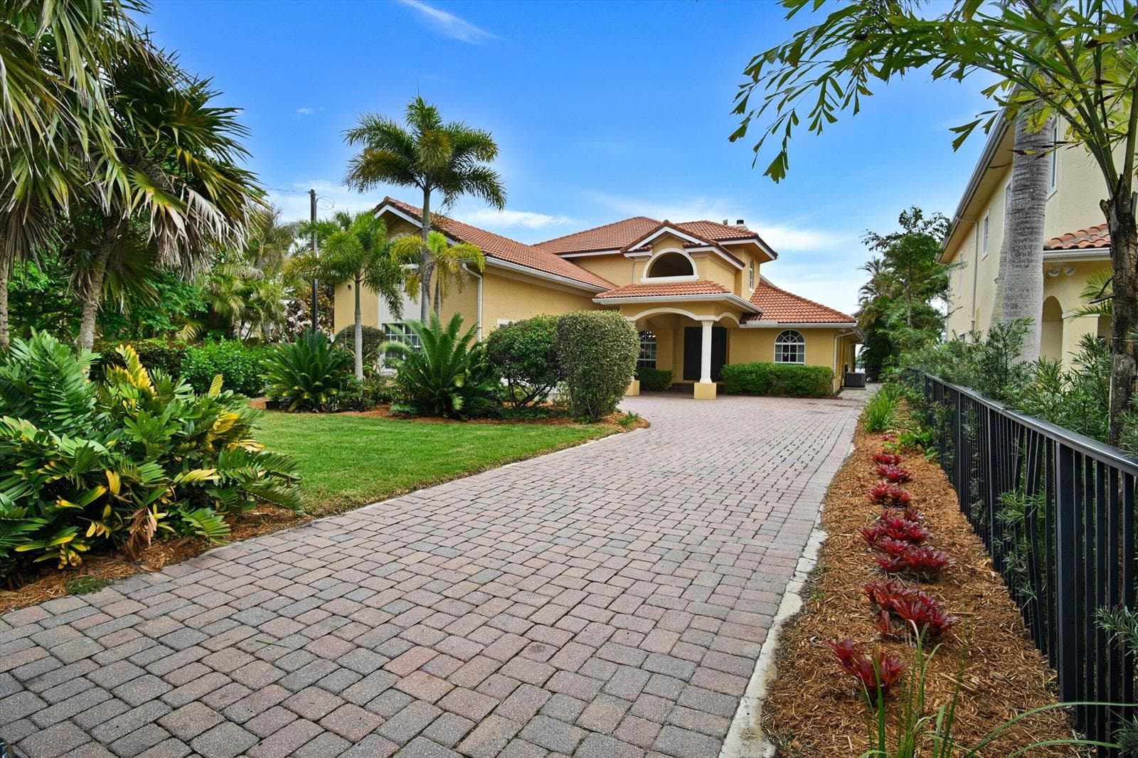 881 SE Saint Lucie Boulevard photo 1