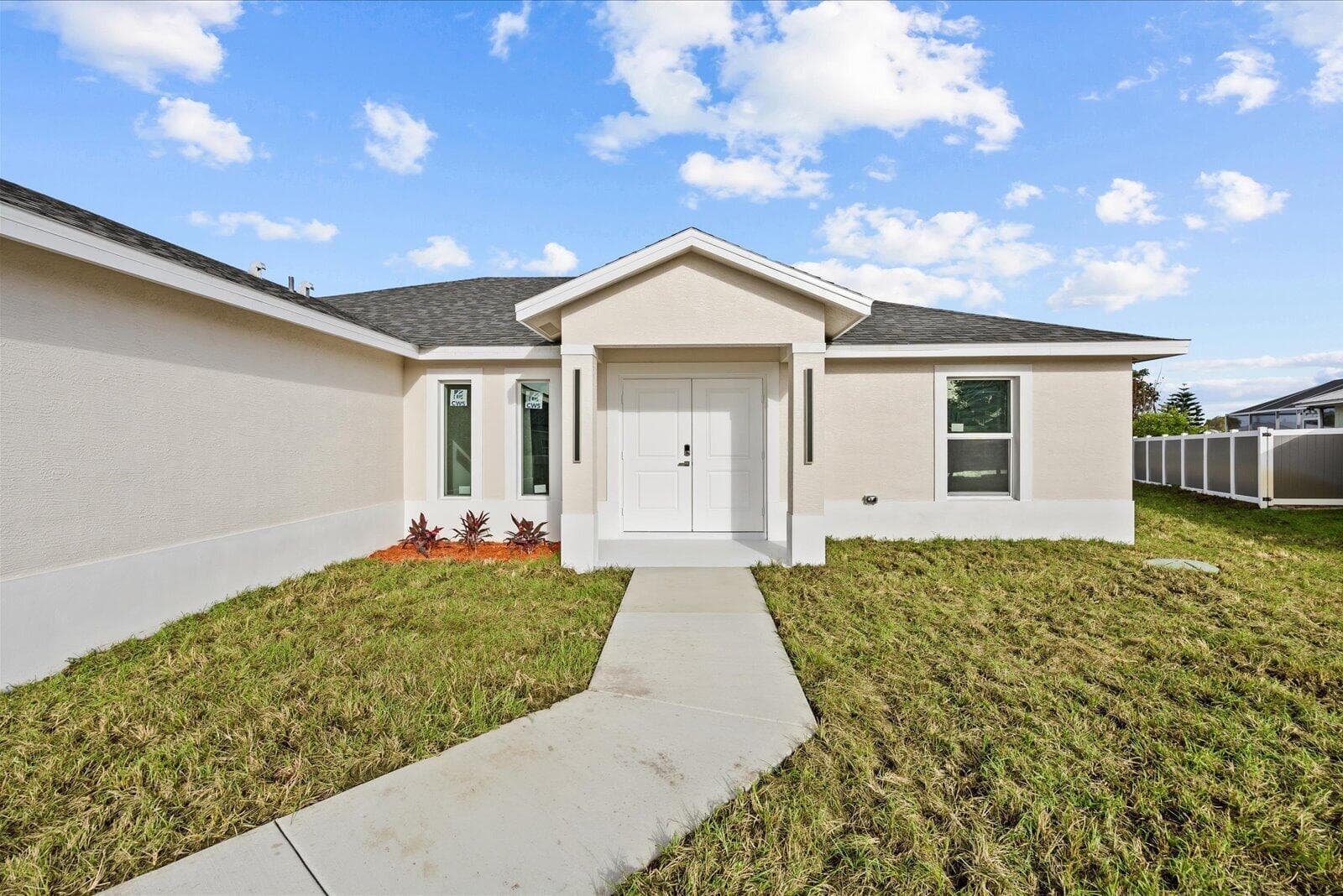 4299 SW Hagaplan Street photo 4