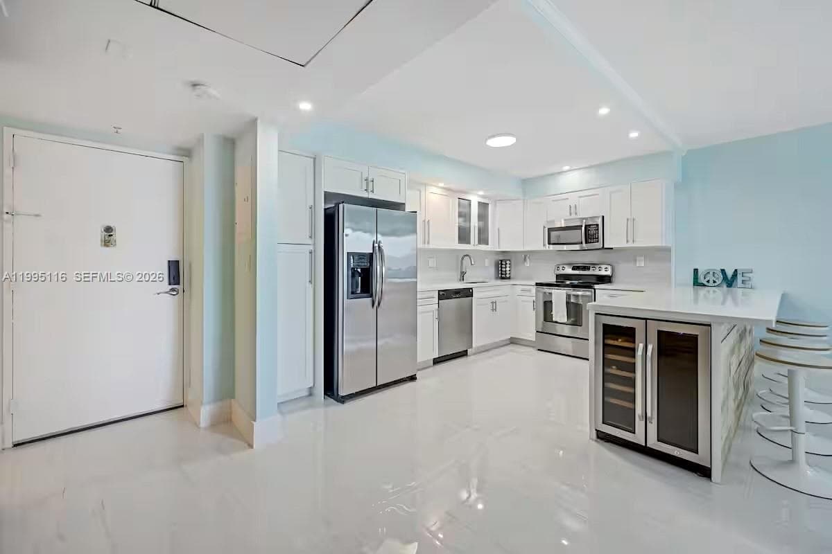 19370 Collins Ave 1121 photo 2