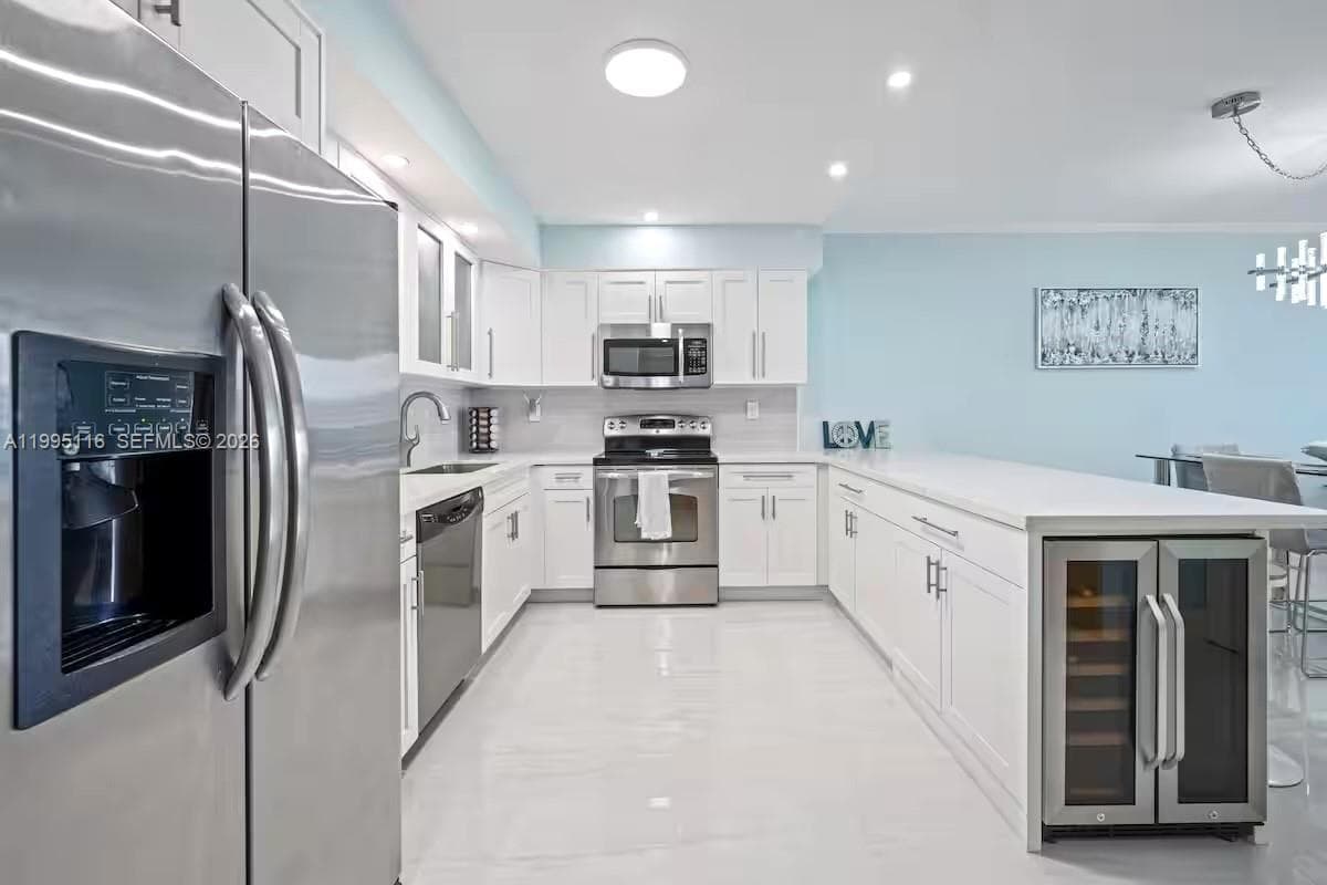 19370 Collins Ave 1121 photo 4
