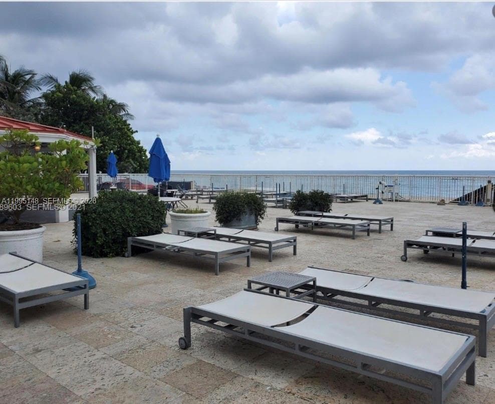 19201 Collins Ave 302 photo 3