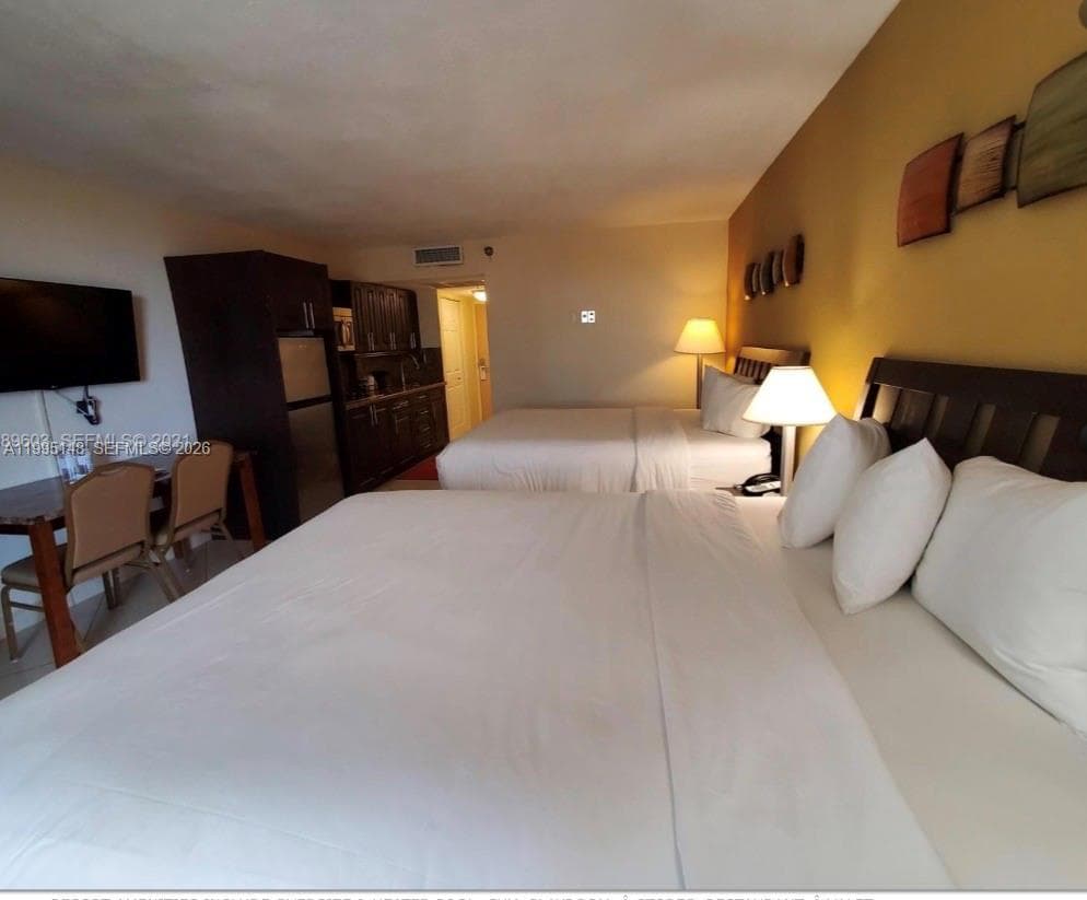 19201 Collins Ave 302 photo 5