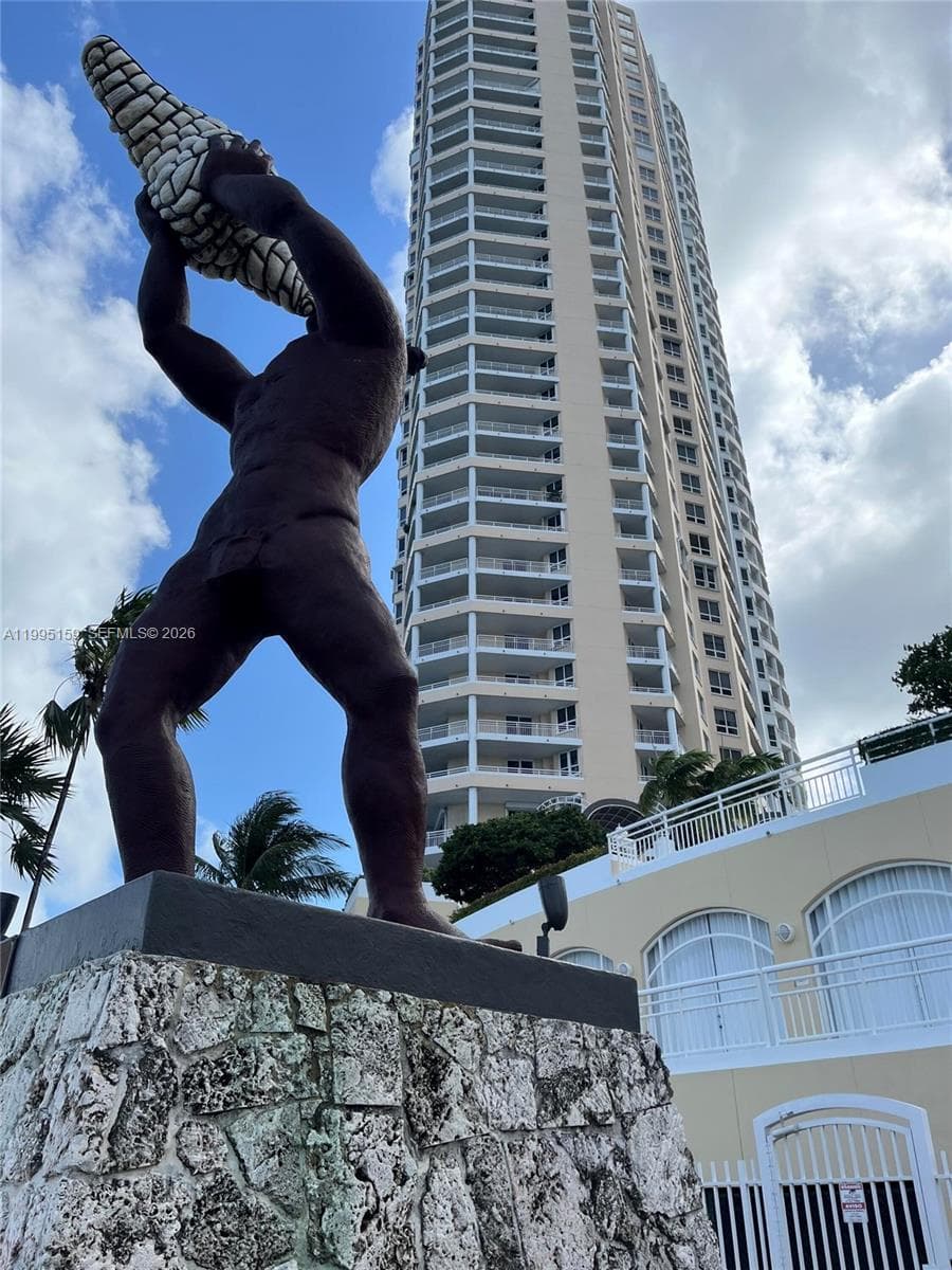 808 Brickell Key Dr 2002 photo 2