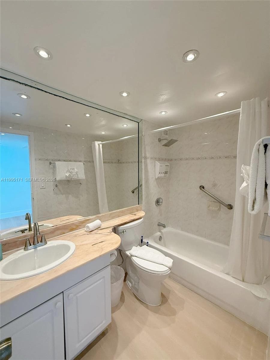 5445 Collins Ave 635 photo 5