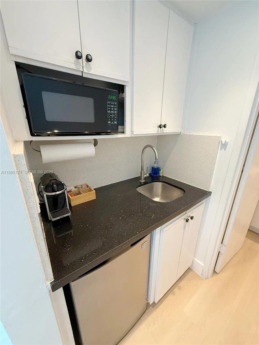 5445 Collins Ave 635 photo 4