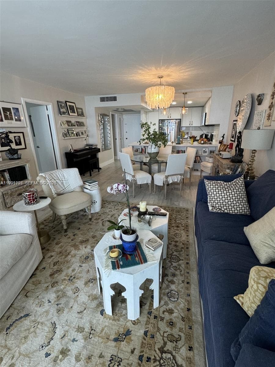 2030 Ocean Dr 815 photo 9