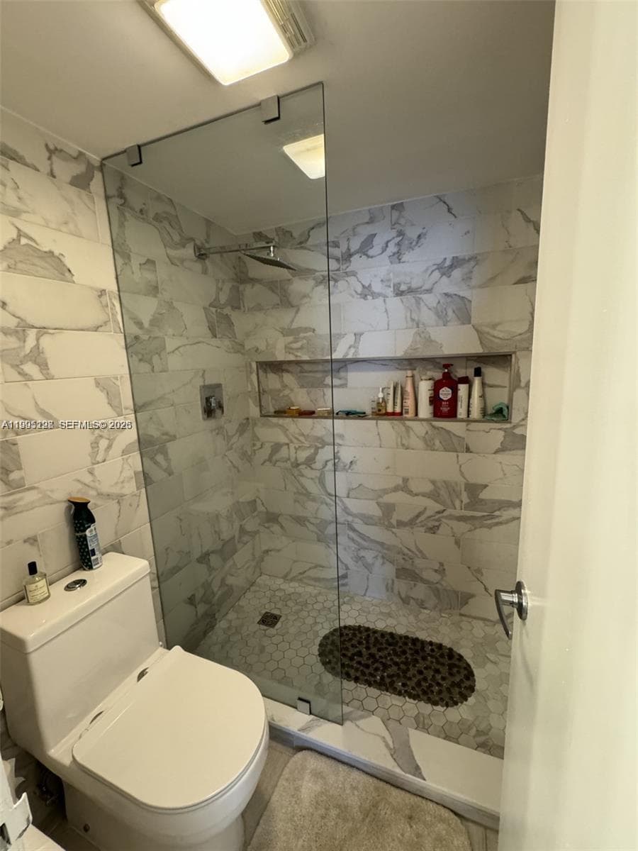 2030 Ocean Dr 815 photo 11