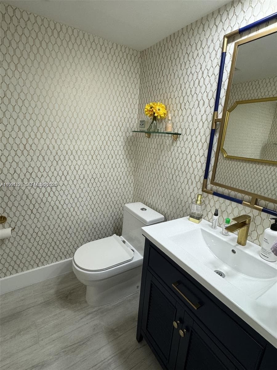 2030 Ocean Dr 815 photo 4