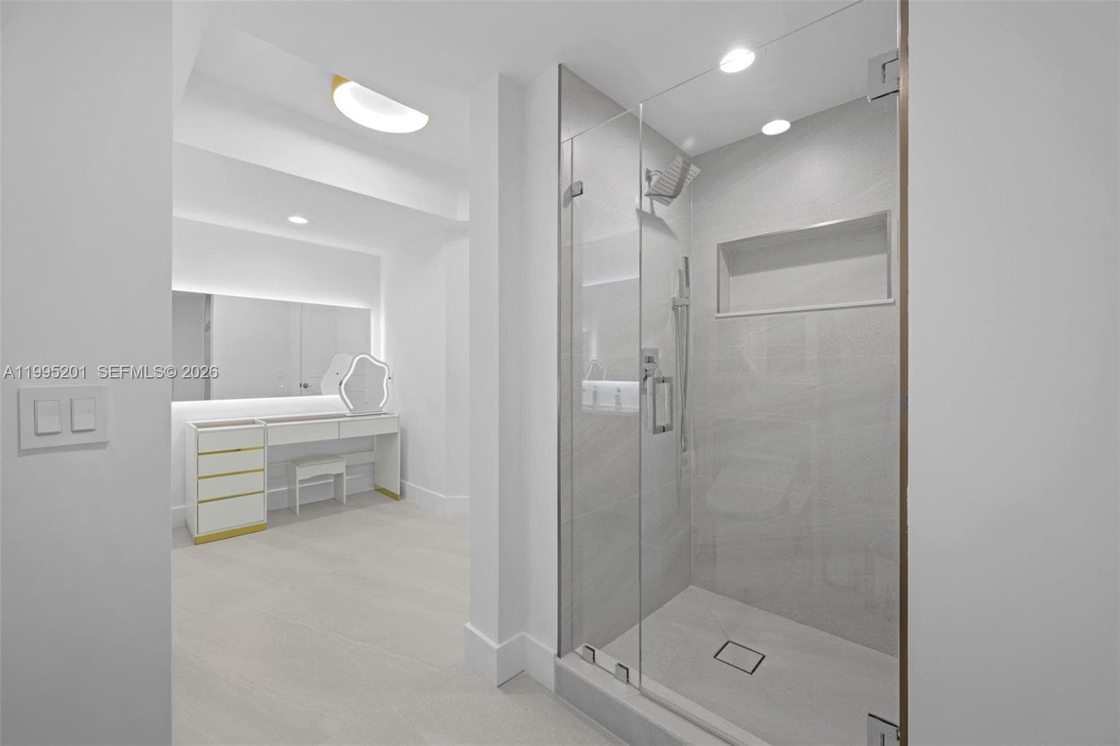 4779 Collins Ave 3206 photo 17