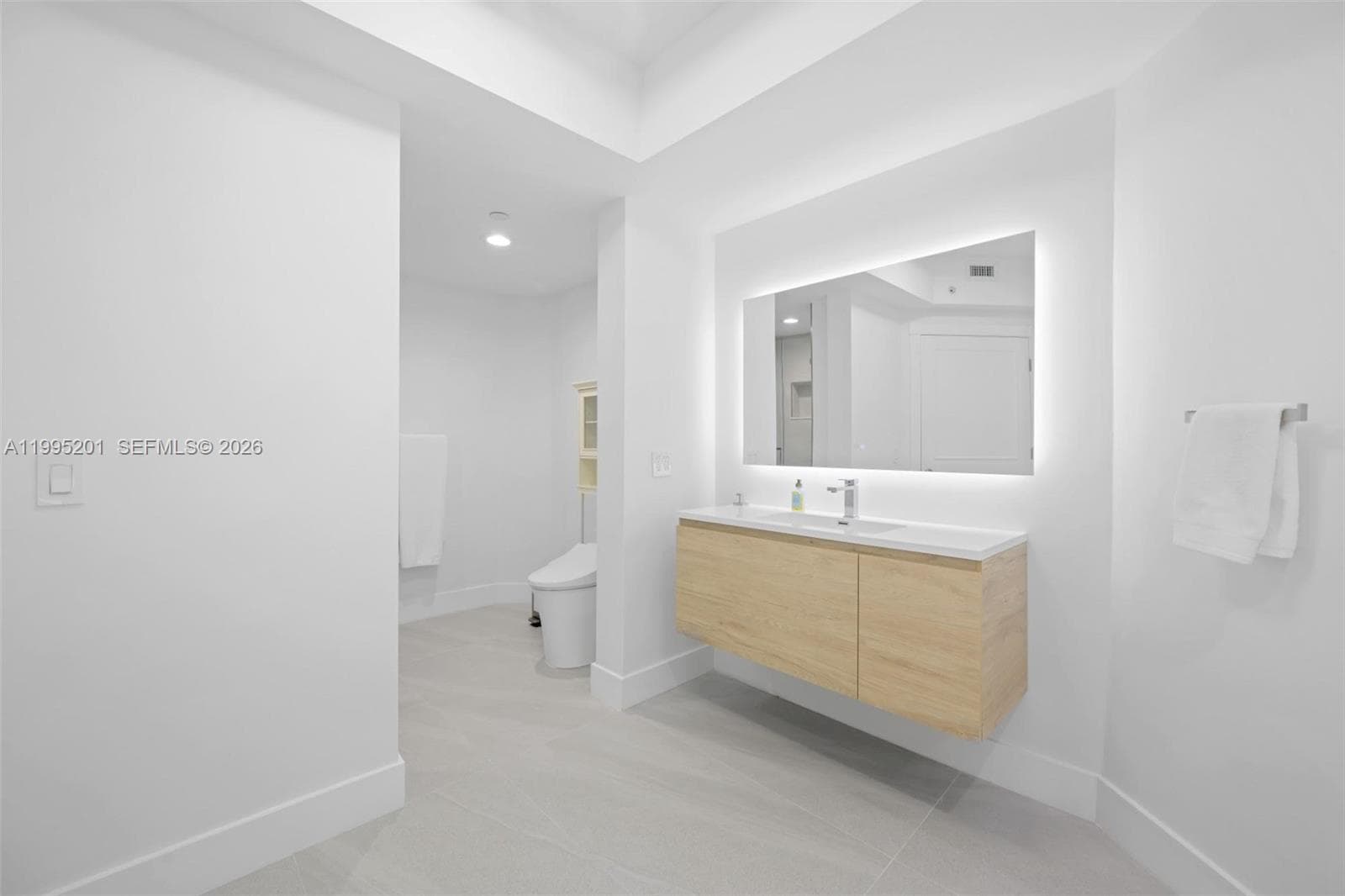 4779 Collins Ave 3206 photo 16