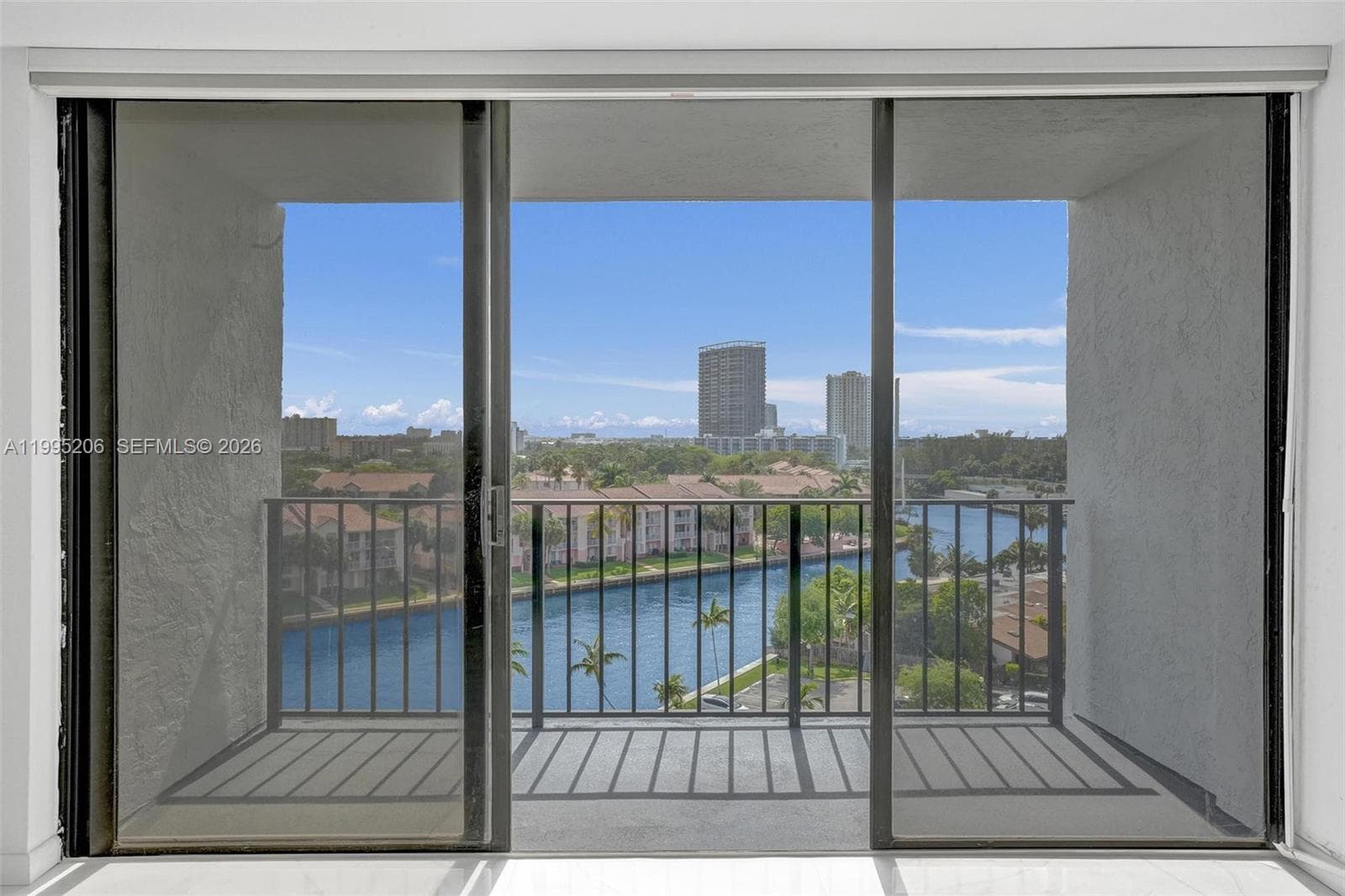 200 Leslie Dr 918 photo 2