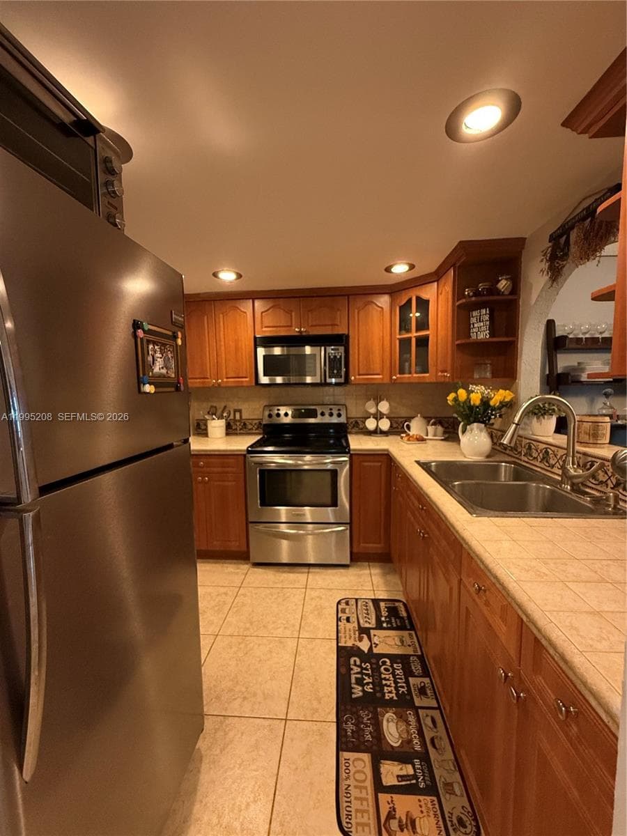 401 Ocean Dr 324 photo 4