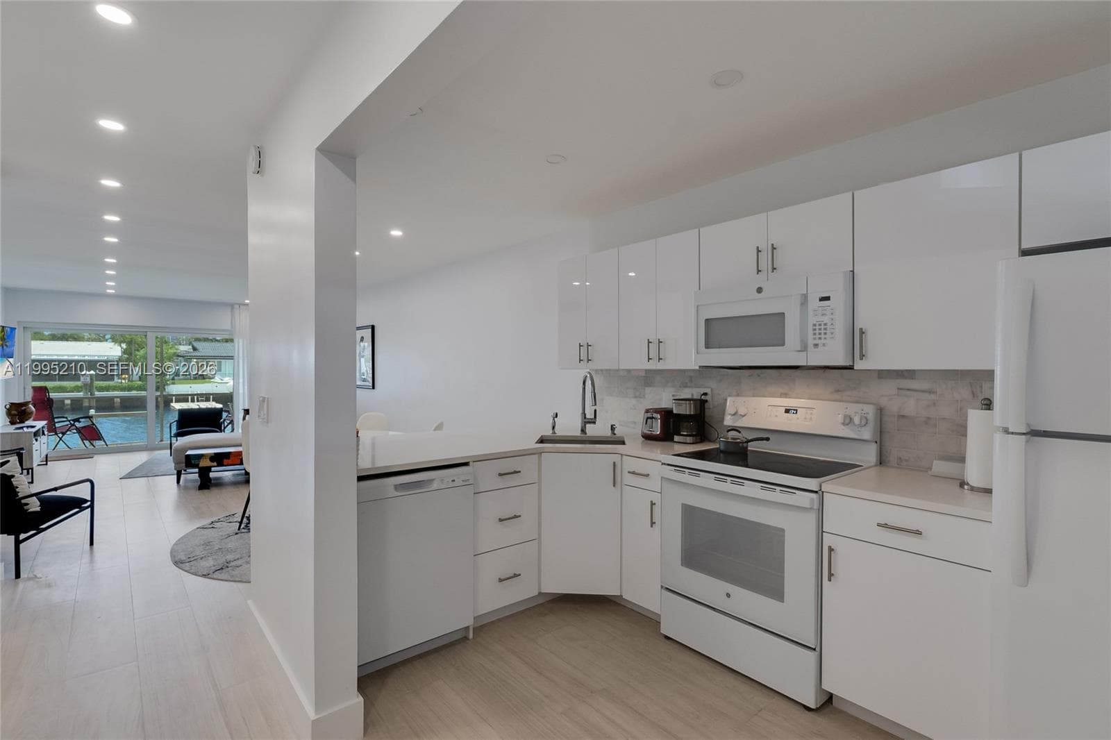 455 Paradise Isle Blvd 101 photo 9