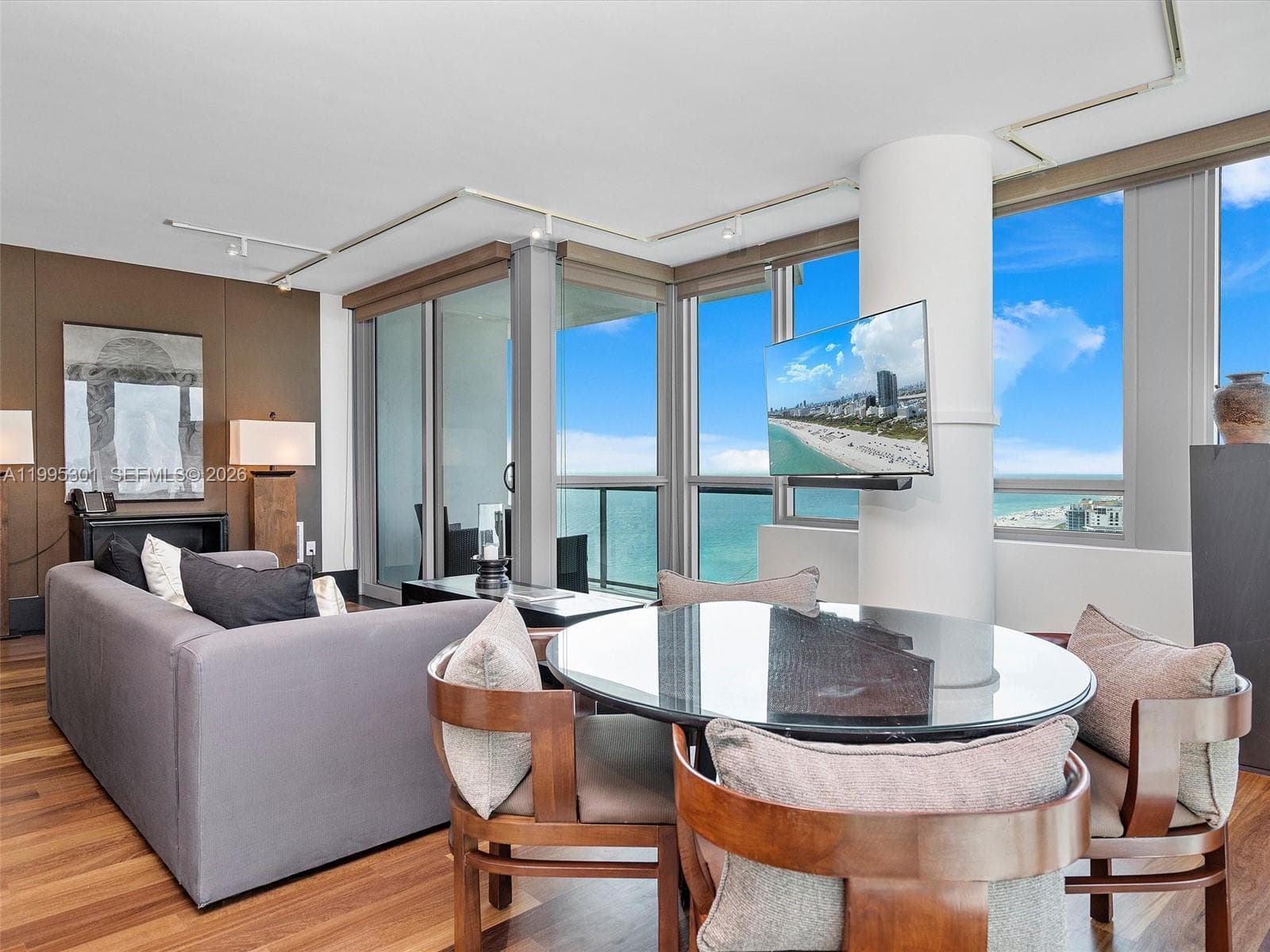 101 20th St 3302 photo 2