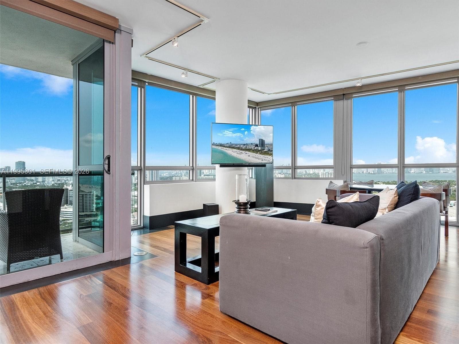 101 20th St 3302 photo 6