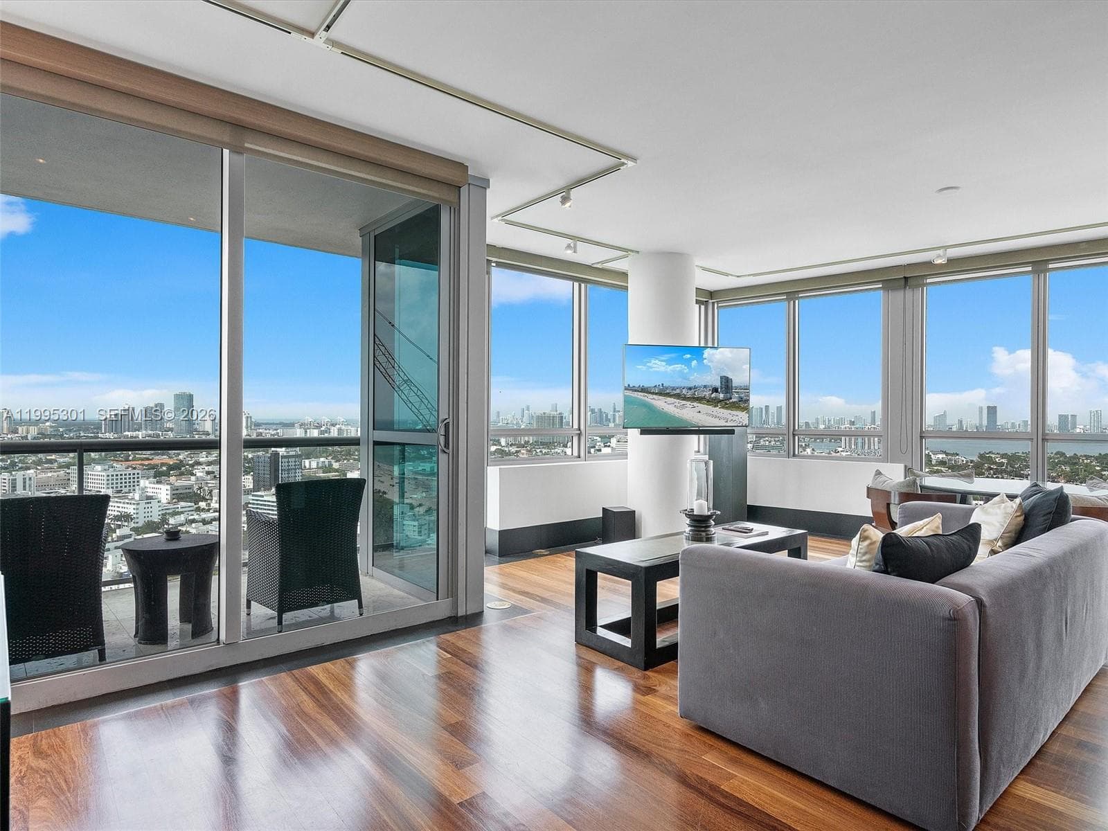 101 20th St 3302 photo 4