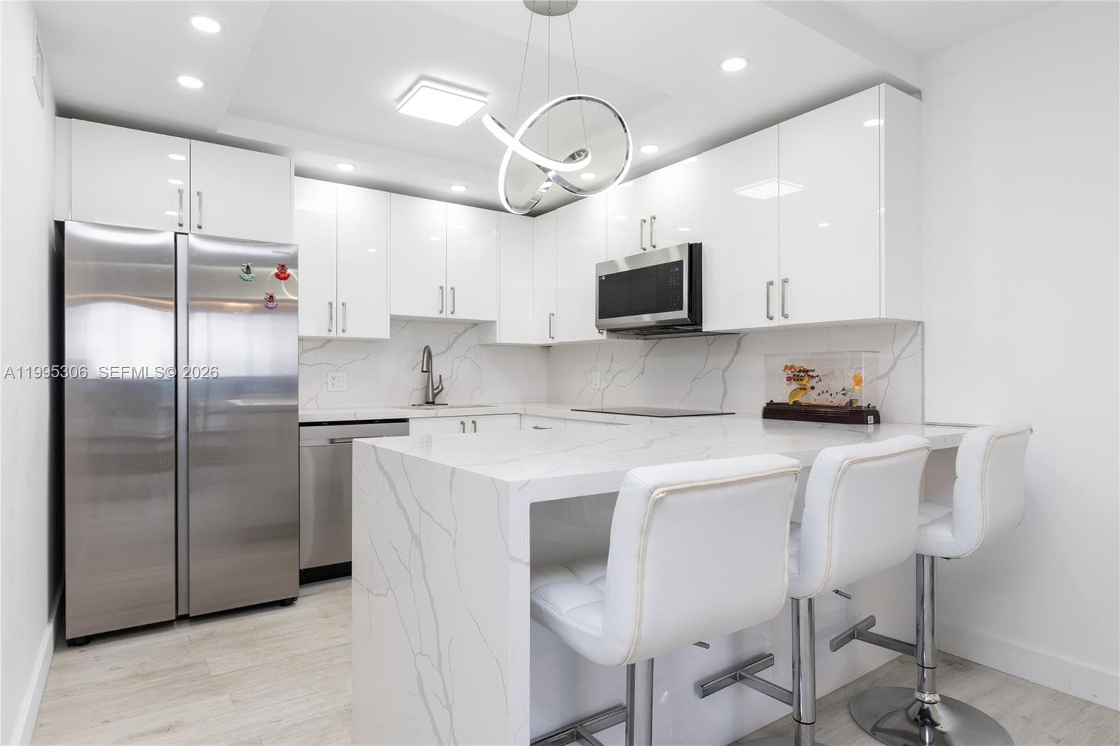 2201 Ocean Dr 902 photo 17