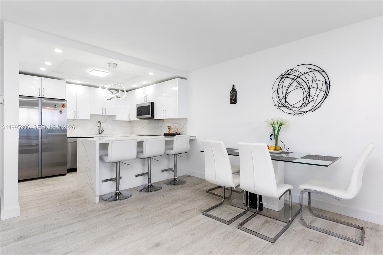 2201 Ocean Dr 902 photo 16