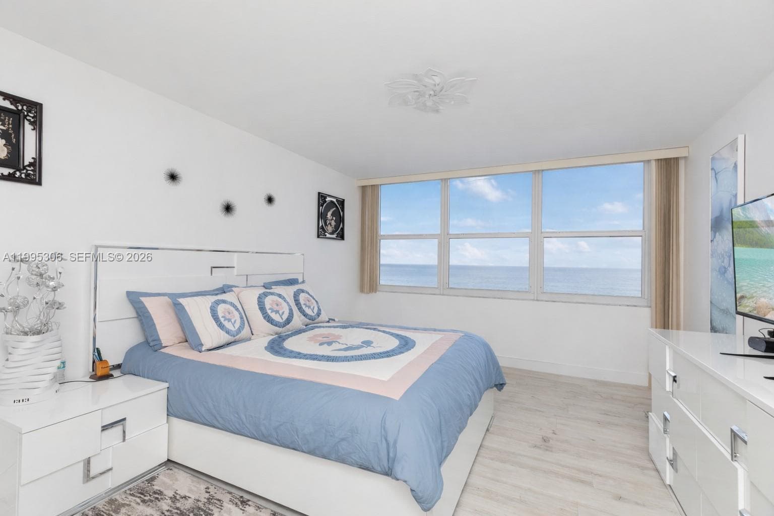 2201 Ocean Dr 902 photo 24