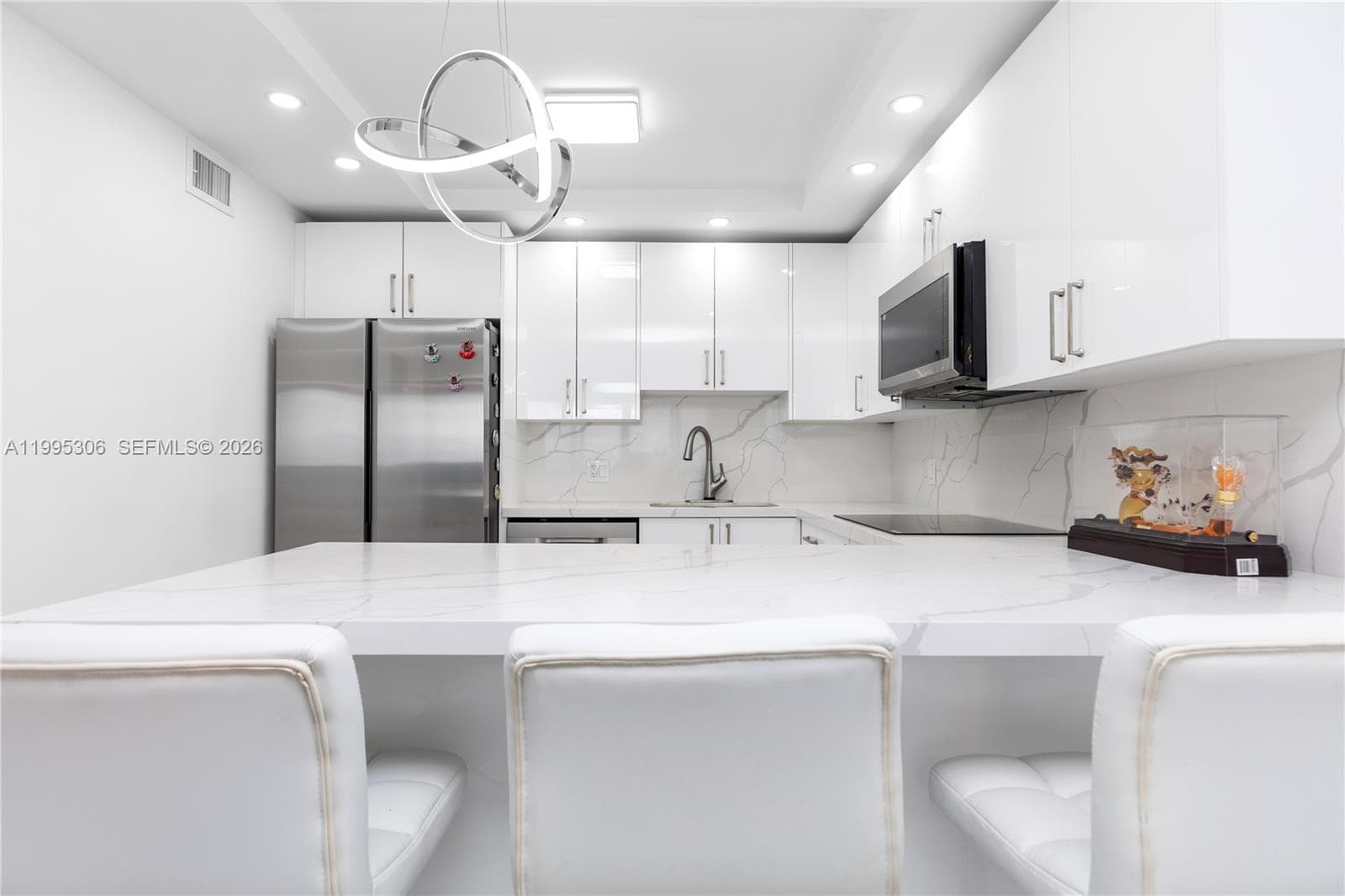 2201 Ocean Dr 902 photo 18