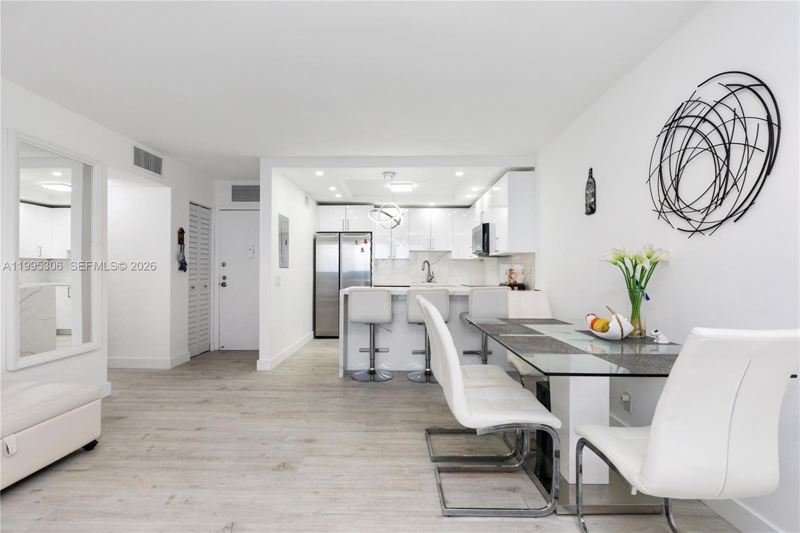 2201 Ocean Dr 902 photo 15