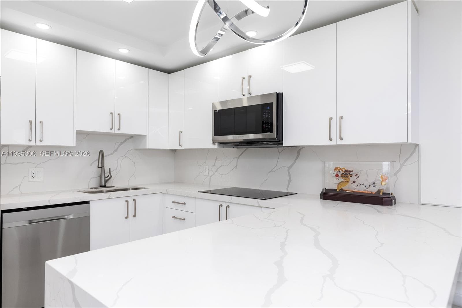 2201 Ocean Dr 902 photo 19