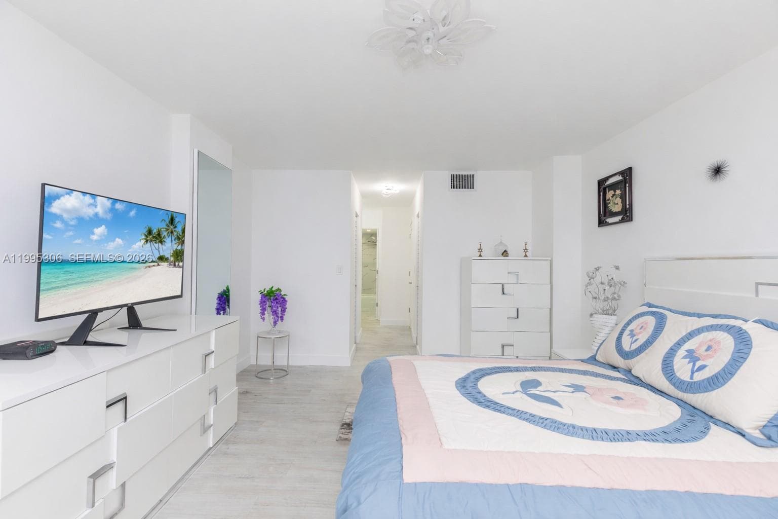 2201 Ocean Dr 902 photo 25