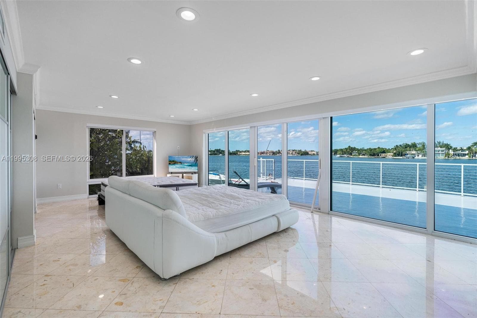 1055 Stillwater Dr photo 6