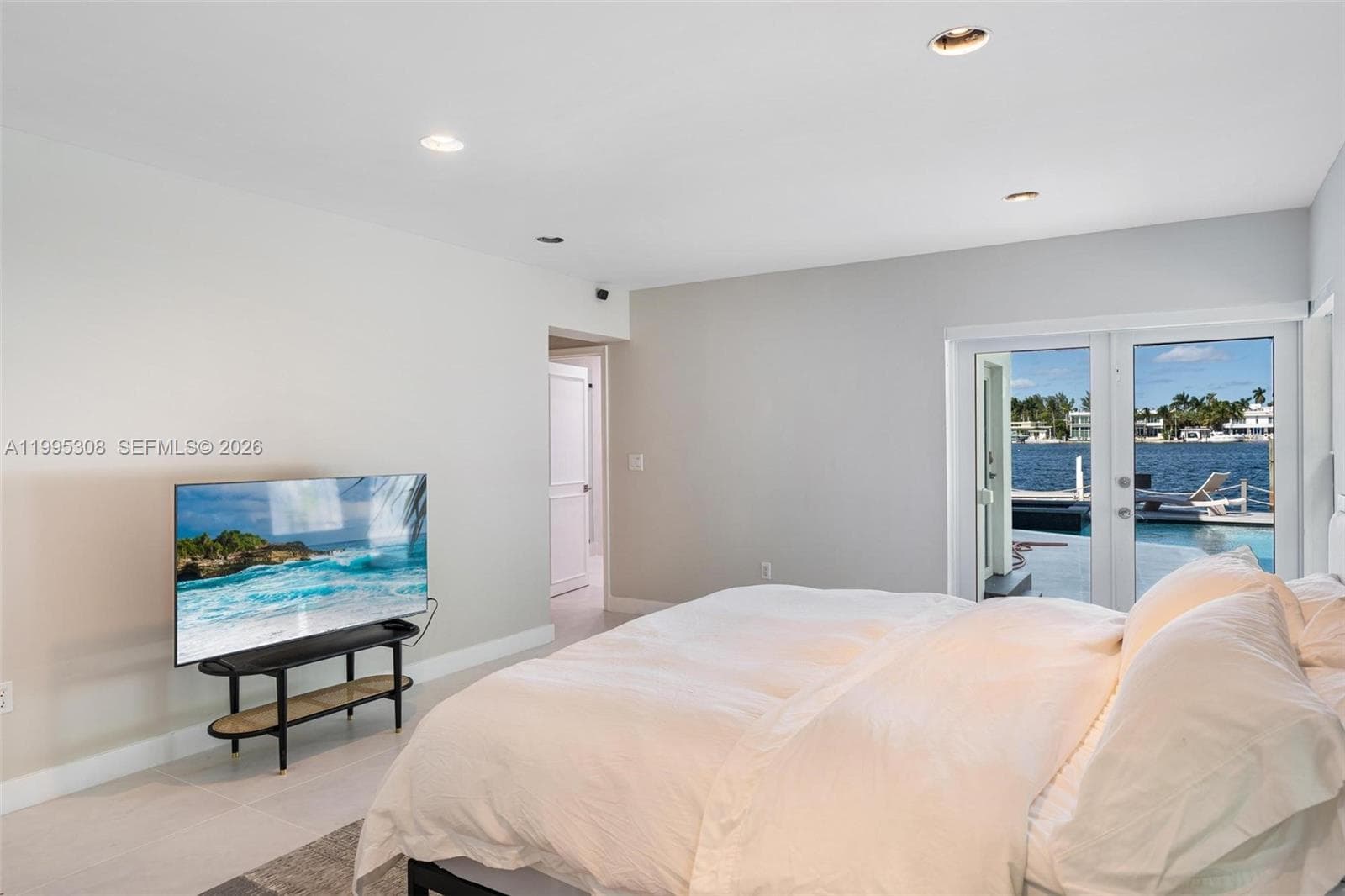 1055 Stillwater Dr photo 17