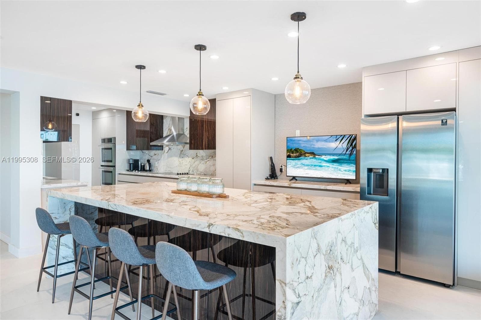 1055 Stillwater Dr photo 9