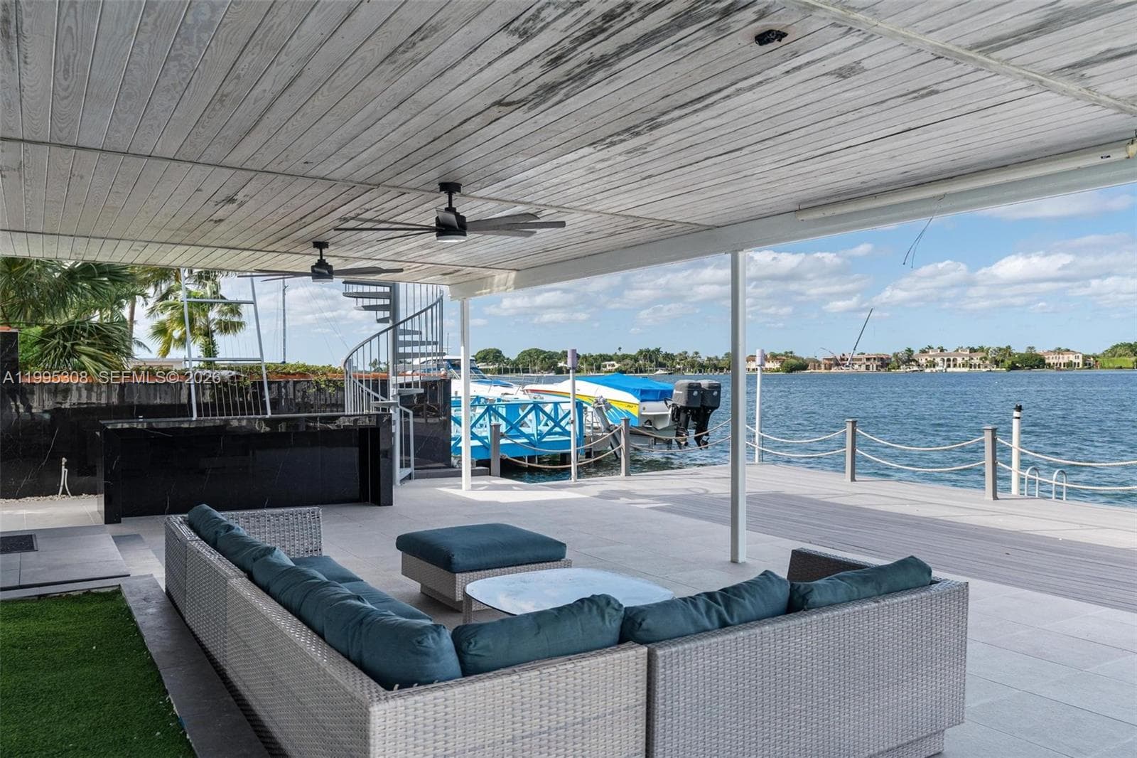 1055 Stillwater Dr photo 4