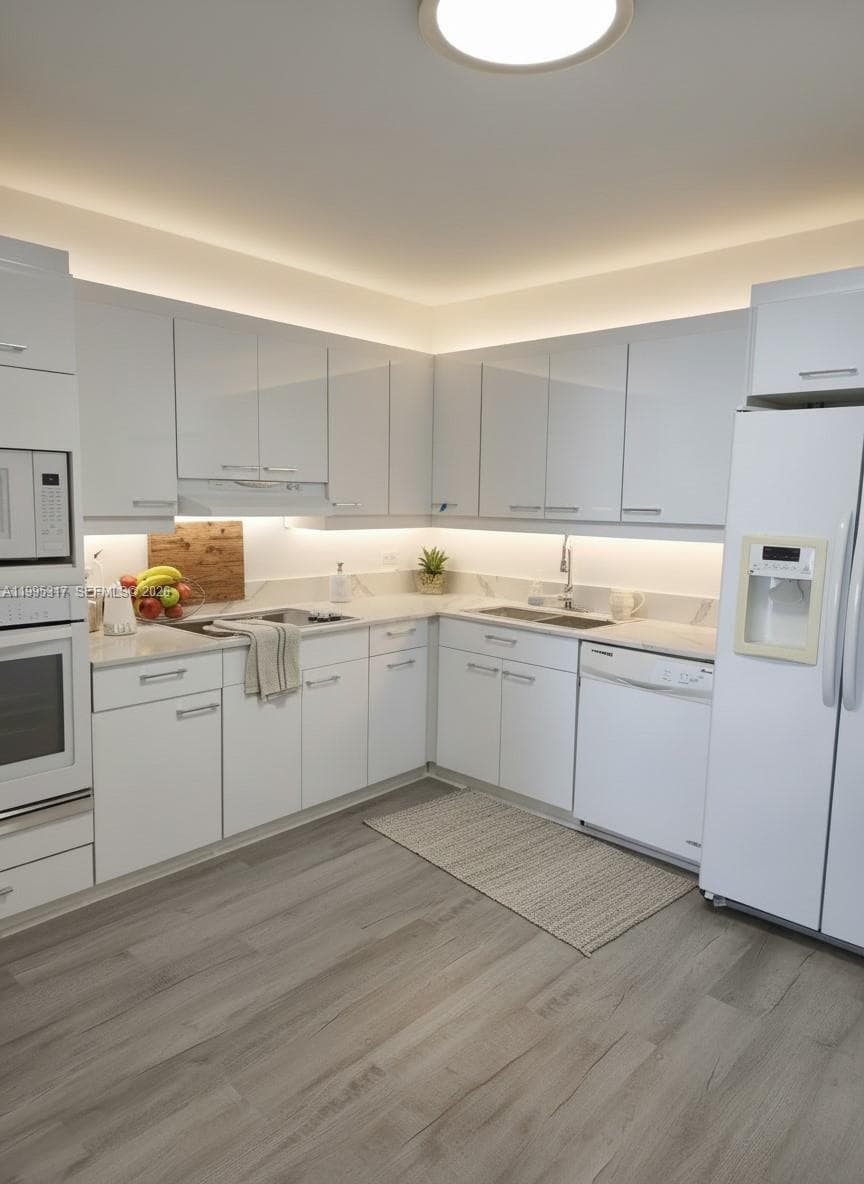 8855 Collins Ave. Oceanfront direct 4C photo 4