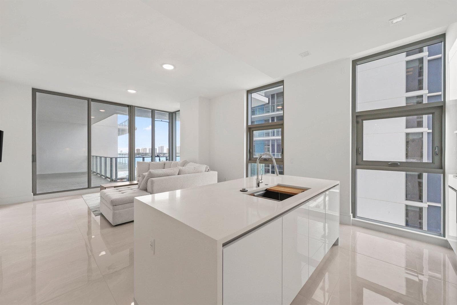 220 Lake Shore Drive 1125 photo 2