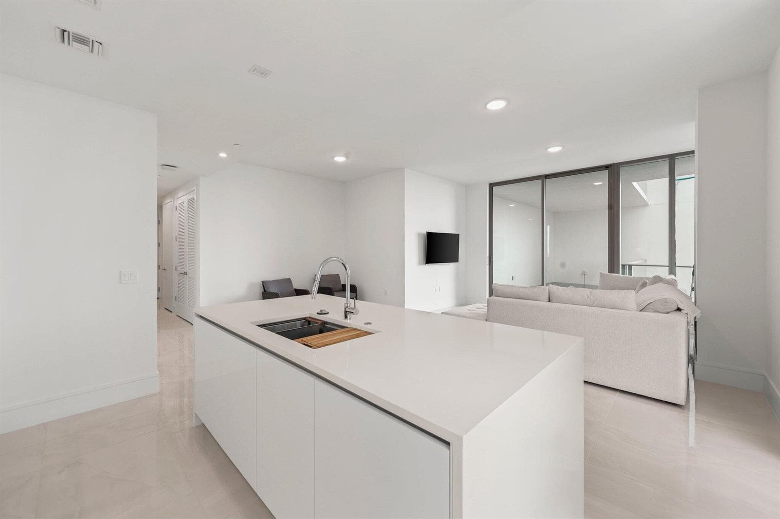 220 Lake Shore Drive 1125 photo 3