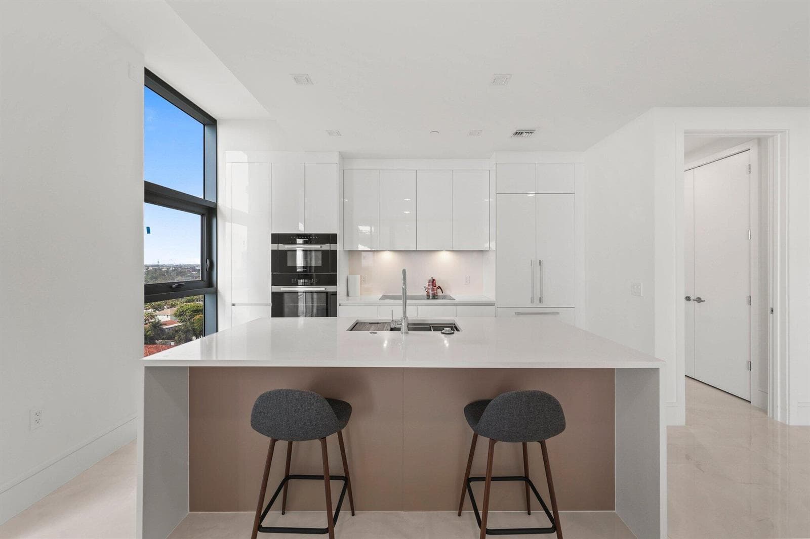 220 Lake Shore Drive 1125 photo 4