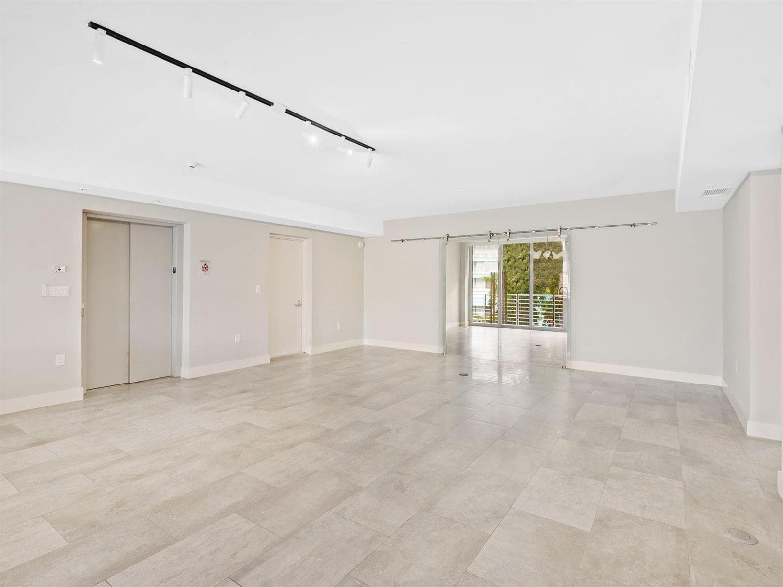 133 Isle Of Venice Drive 201 photo 8