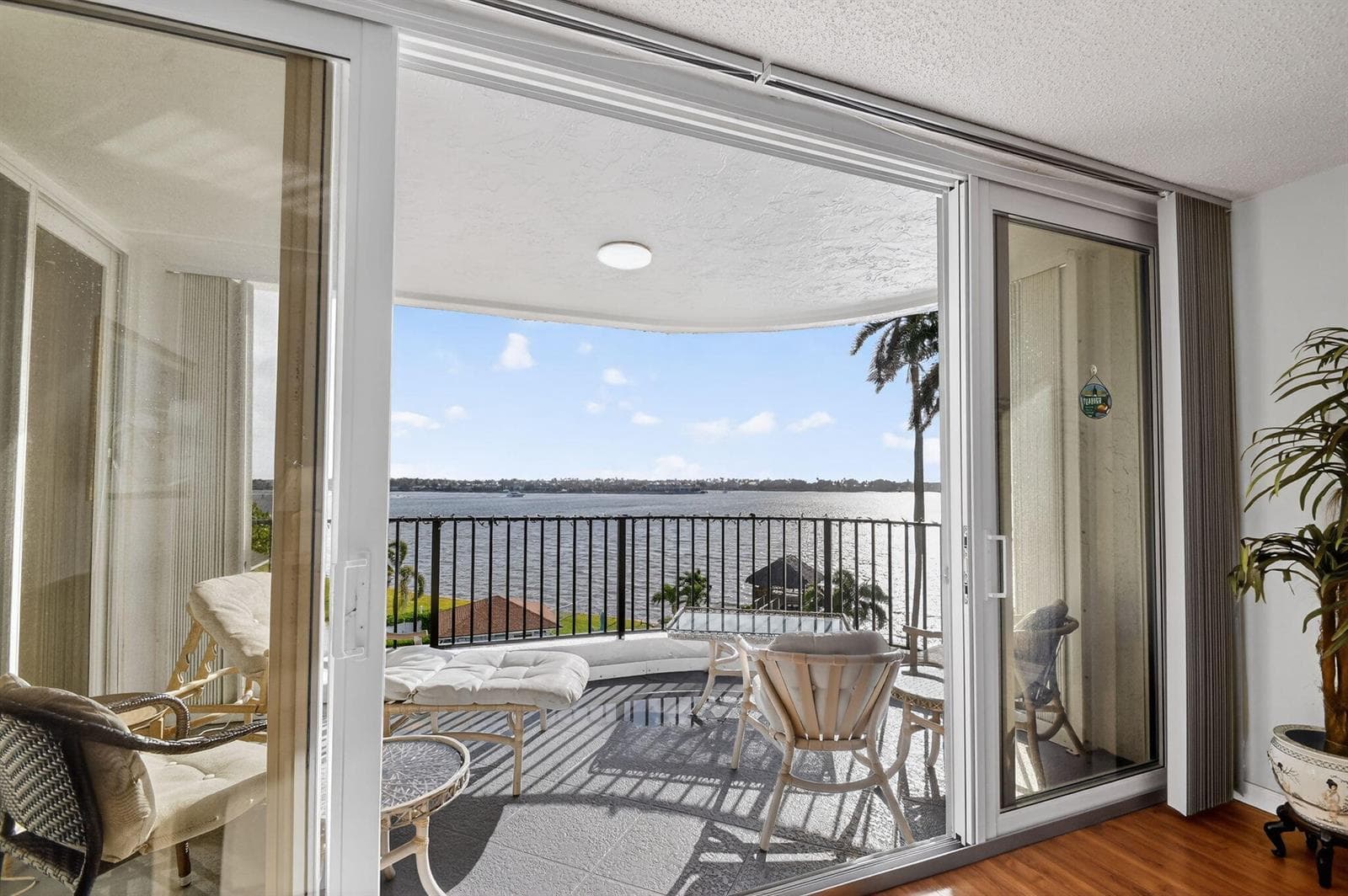 8200 Lakeshore Drive 507 photo 5
