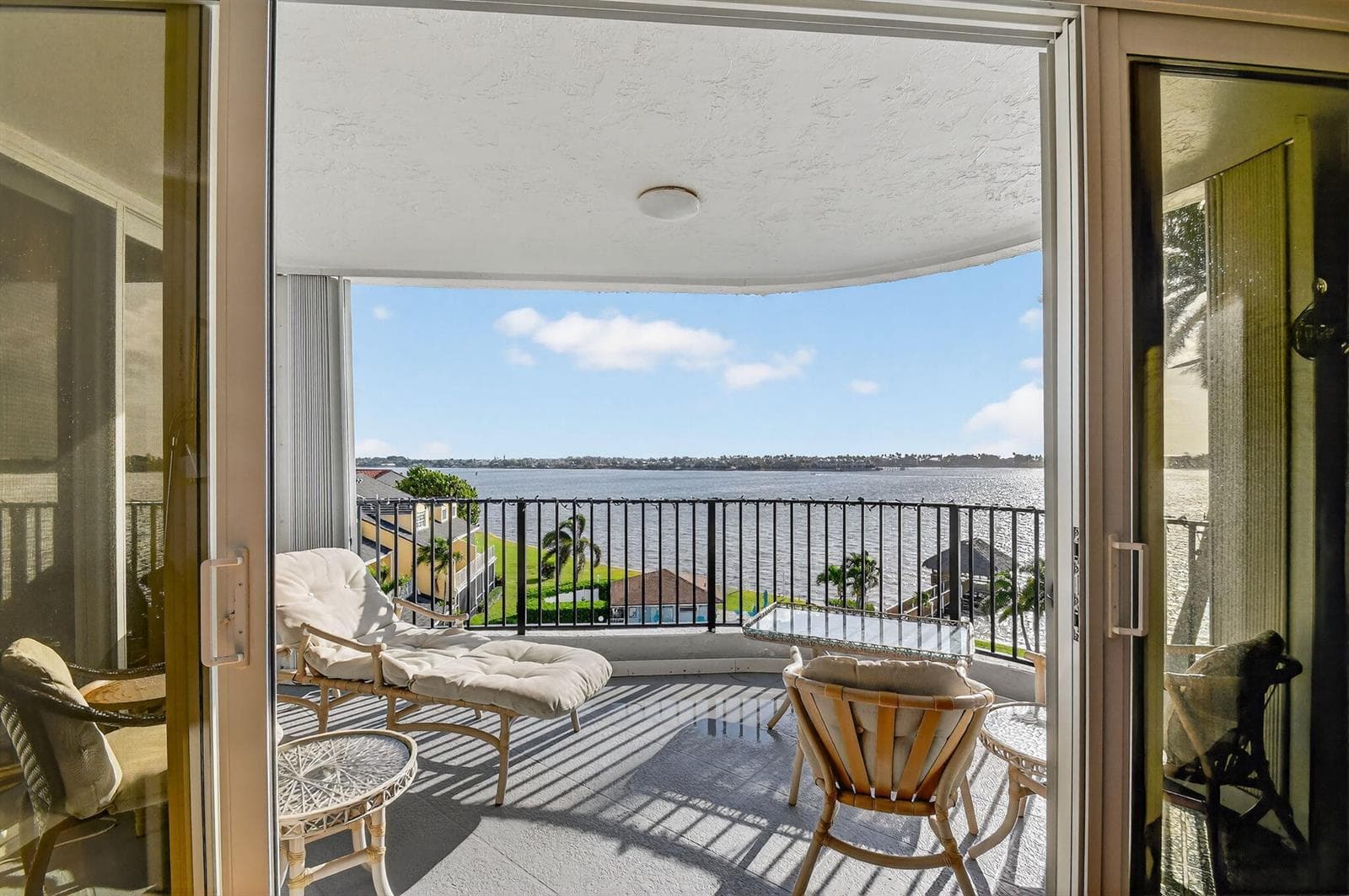 8200 Lakeshore Drive 507 photo 4