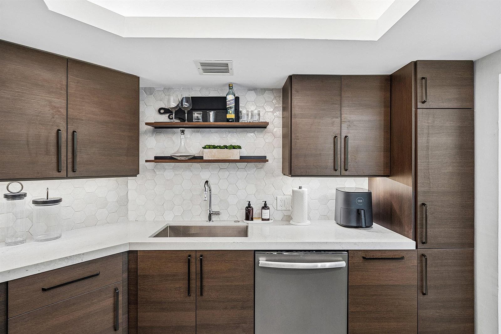 1000 Lowry Street 5d photo 11