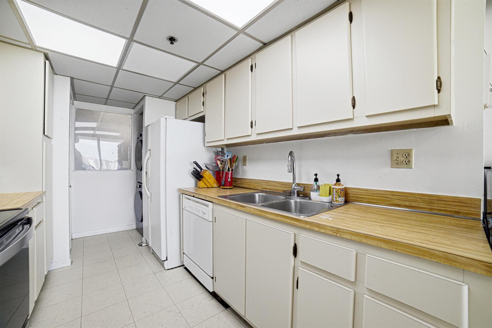 210 174th Street 1110 photo 13