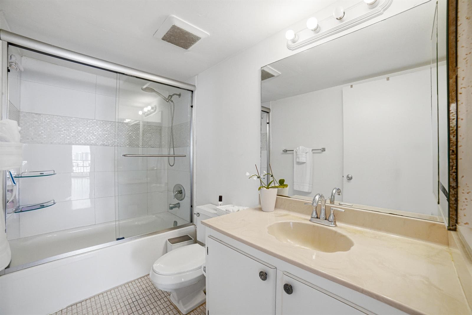 210 174th Street 1110 photo 25