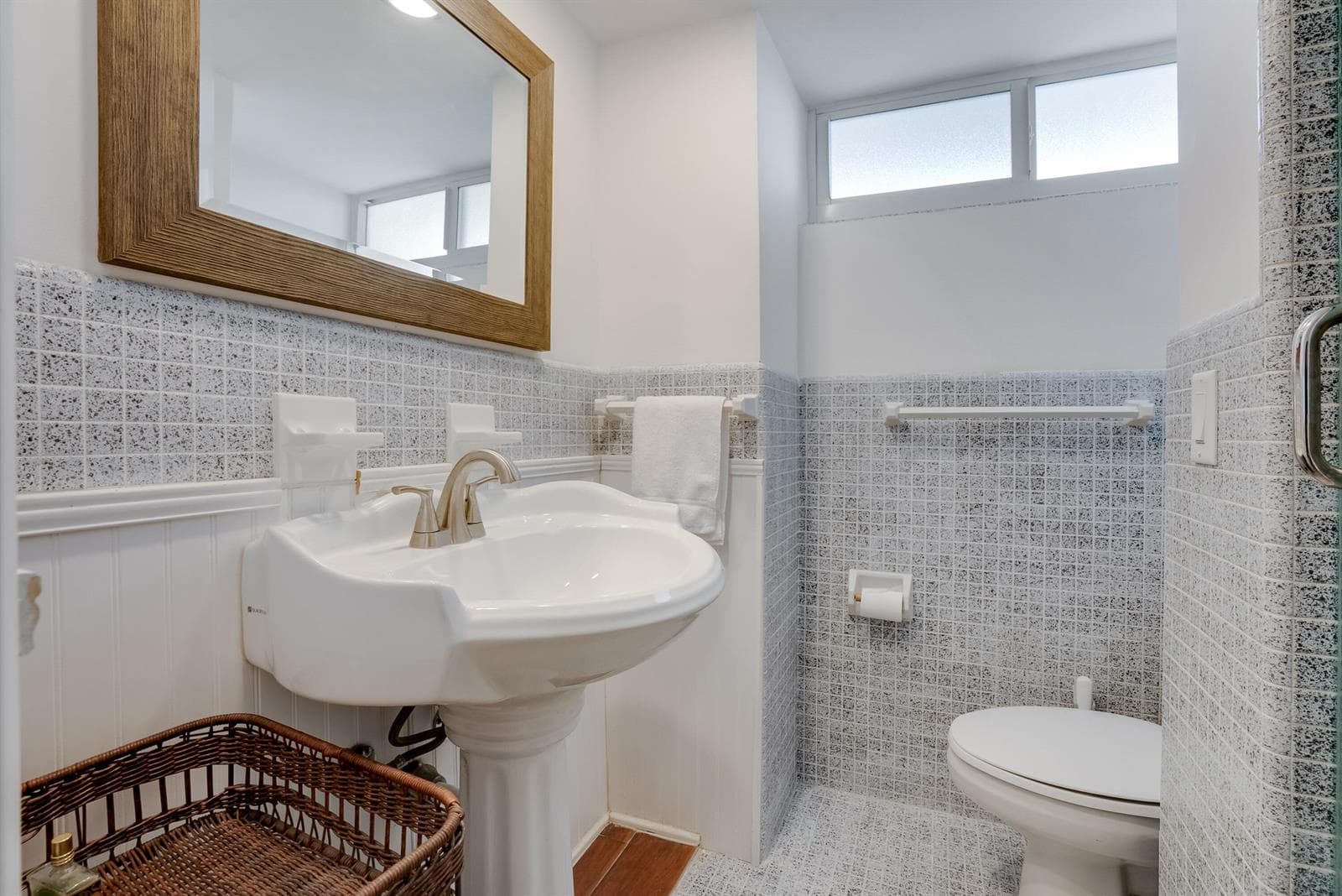 201 N Riverside Drive 402 photo 20