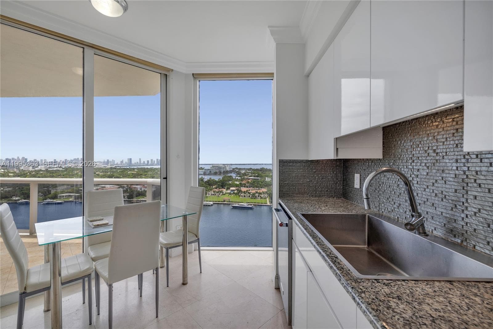 4779 Collins Ave 1706 photo 4