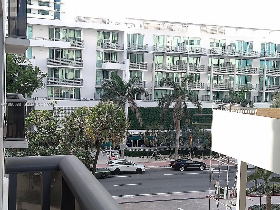 6039 Collins Ave 407 photo 2