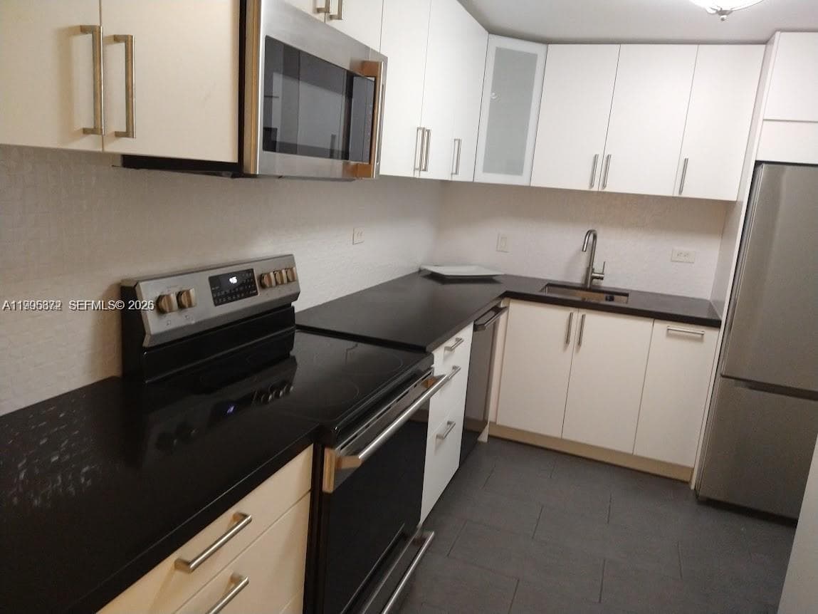 6039 Collins Ave 407 photo 16