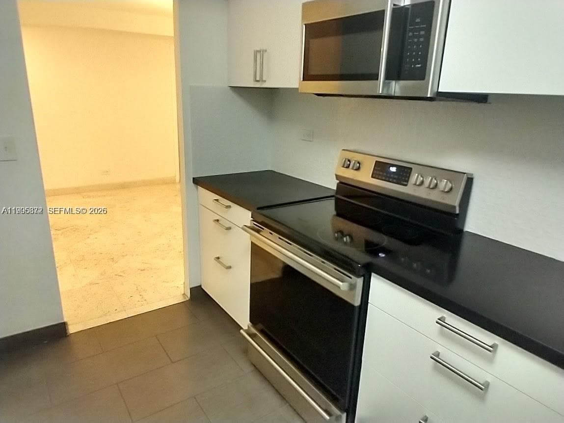 6039 Collins Ave 407 photo 14