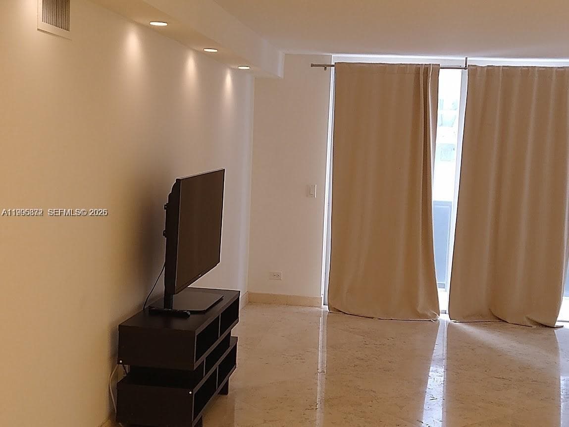 6039 Collins Ave 407 photo 18