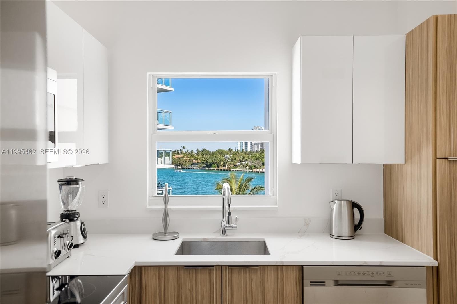 9881 E Bay Harbor Dr 504 photo 3
