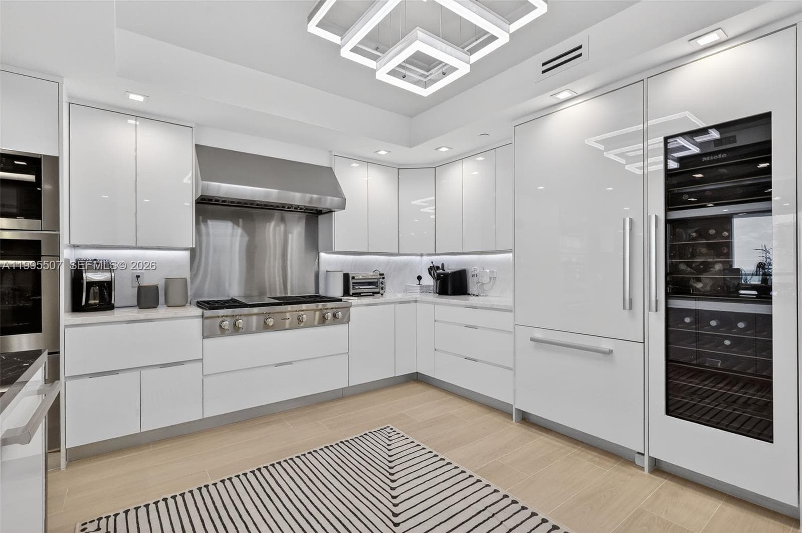 6000 Island Blvd 2102 photo 12